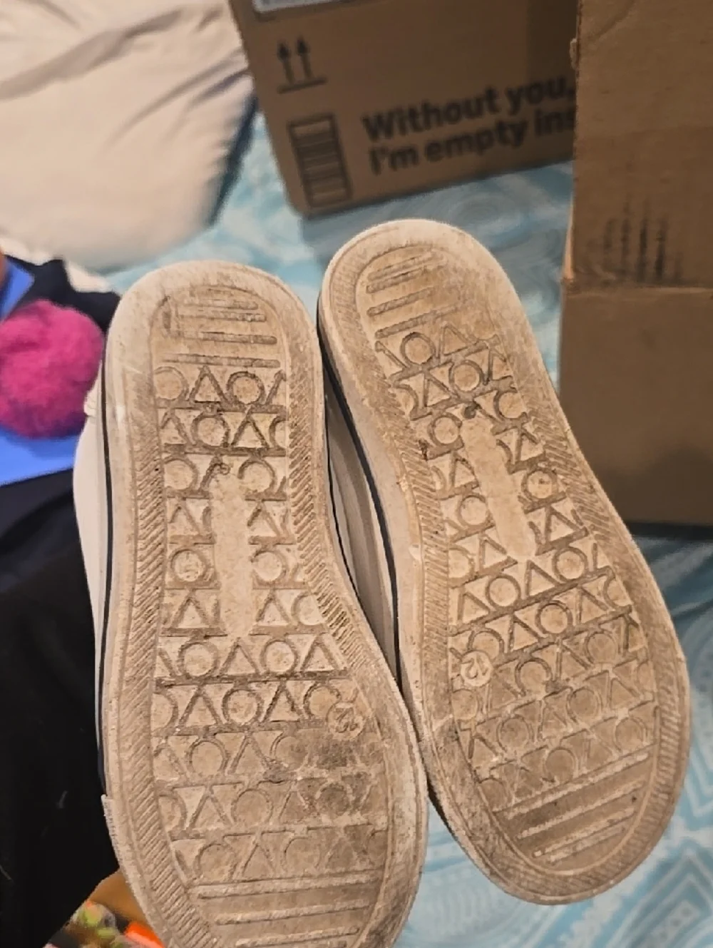 ❤️10/$13 Kids White Velcro Sneakers with Star Accent